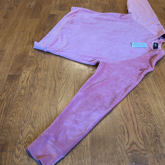 NWT L/S Velvet Top from Fabrik - Picture 5 of 11